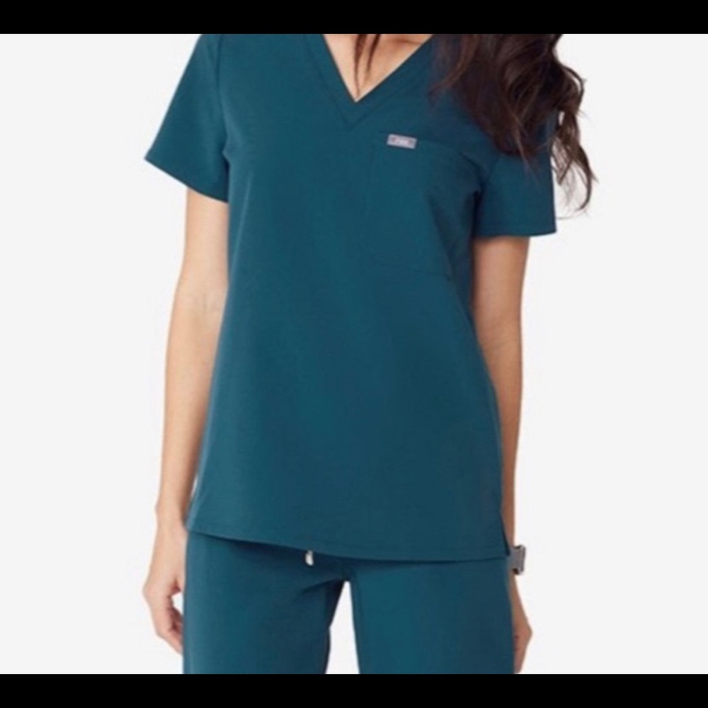FIGS Caribbean Catarina scrub top